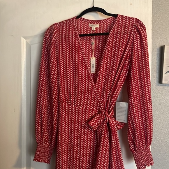 Max studio wrap around long sleeve red and white dress. - Picture 9 of 10